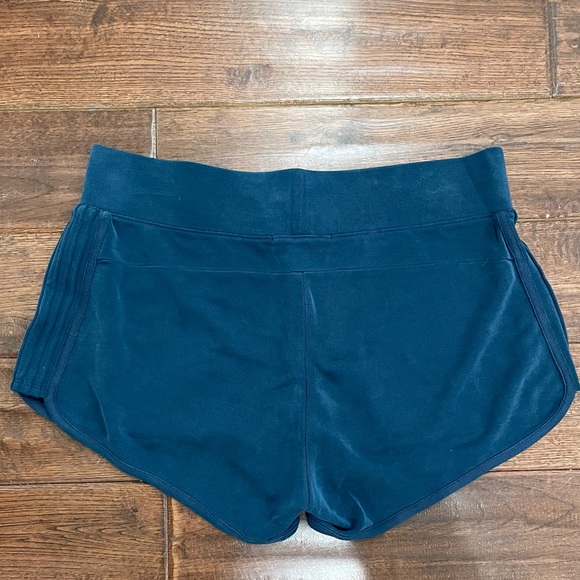 Athleta casual green/blue shorts size M - Picture 2 of 6